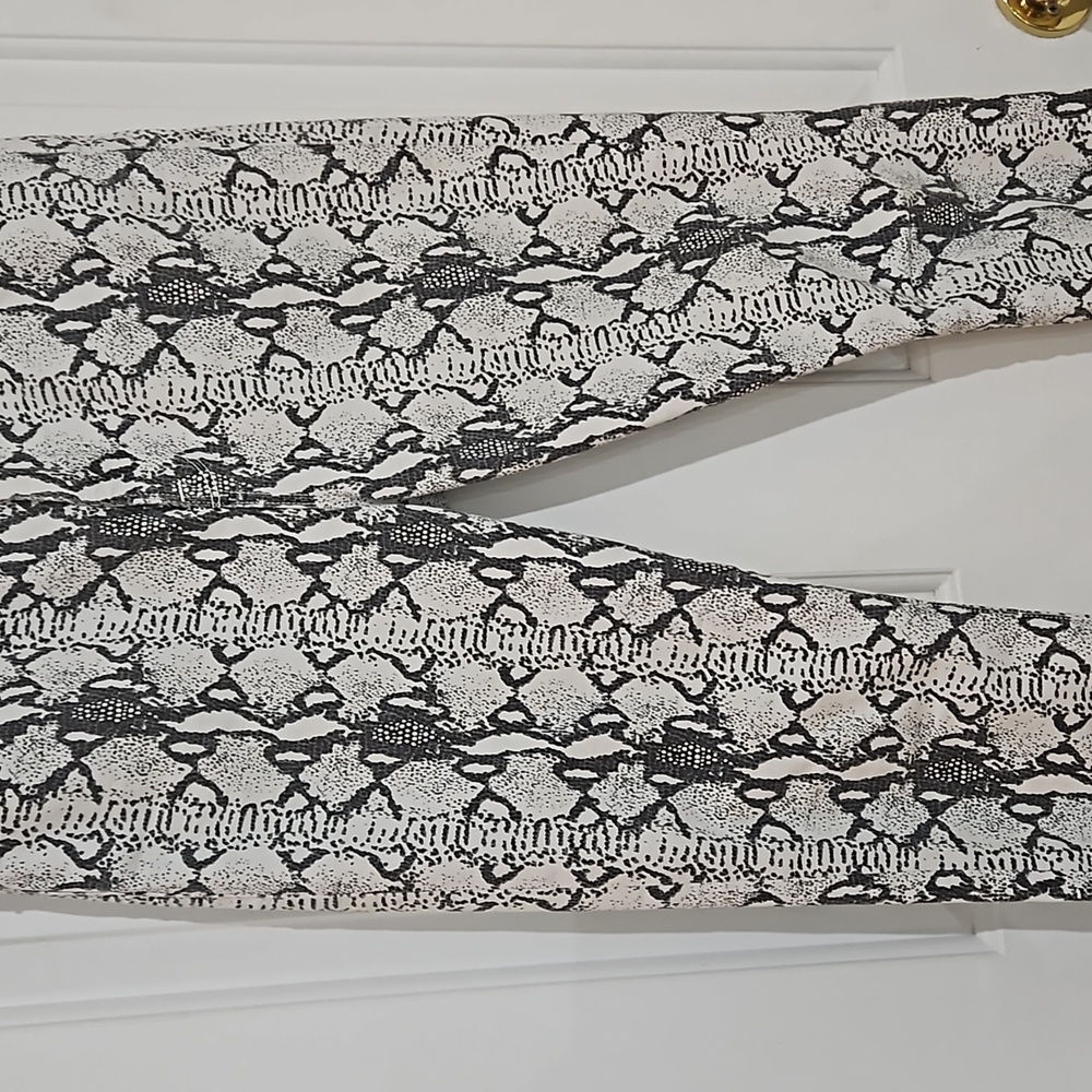 Frame Grey Python Ali High Rise Cigarette Pant - Picture 4 of 9